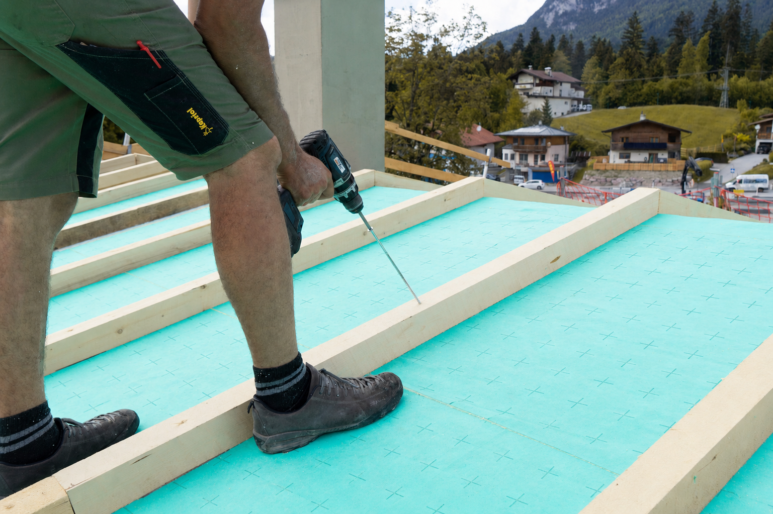 Verlegung PU-Dämmplatte am Steildach